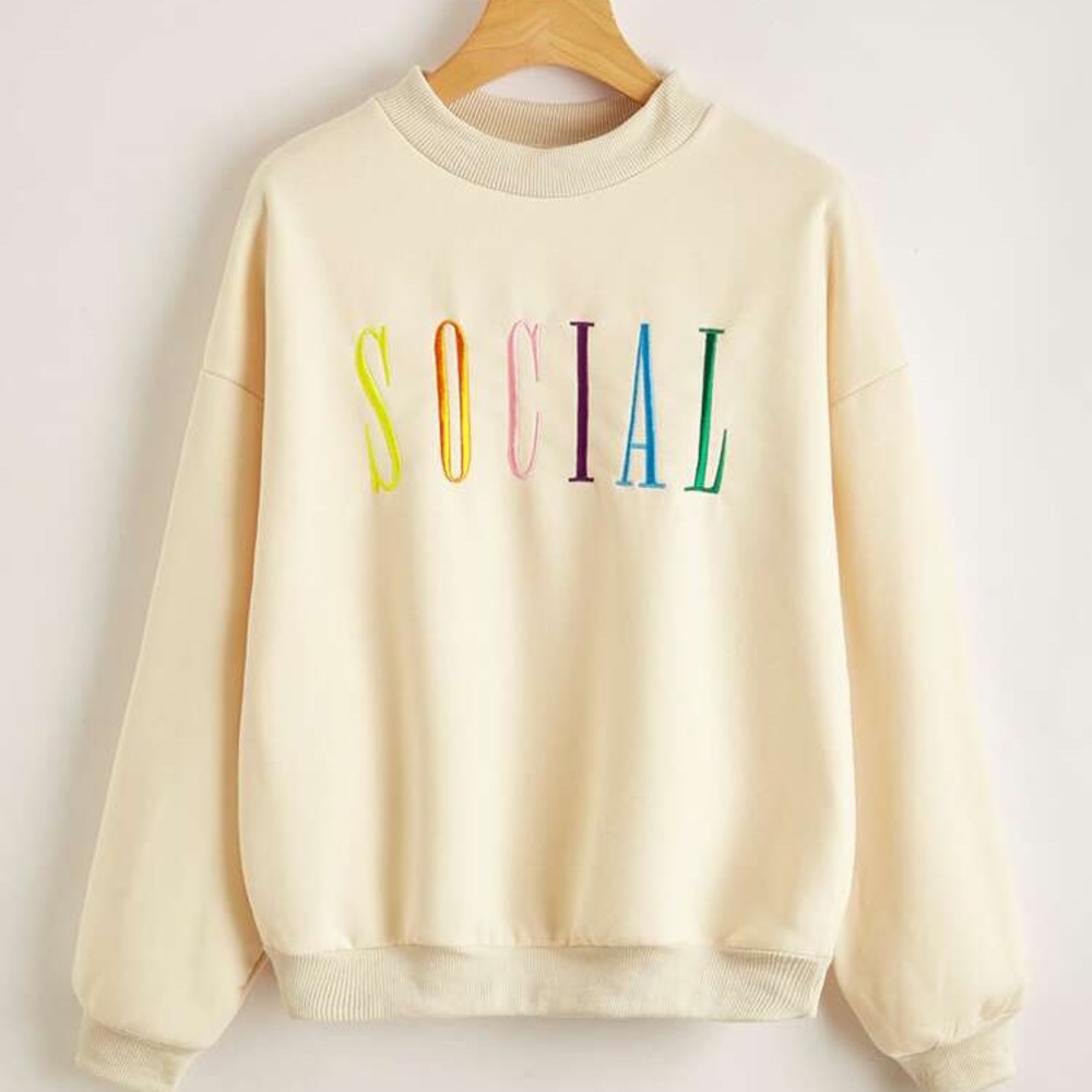 Comfy cream crewneck with embroidery